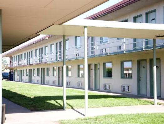 Travelers Lodge Beatrice מראה חיצוני תמונה