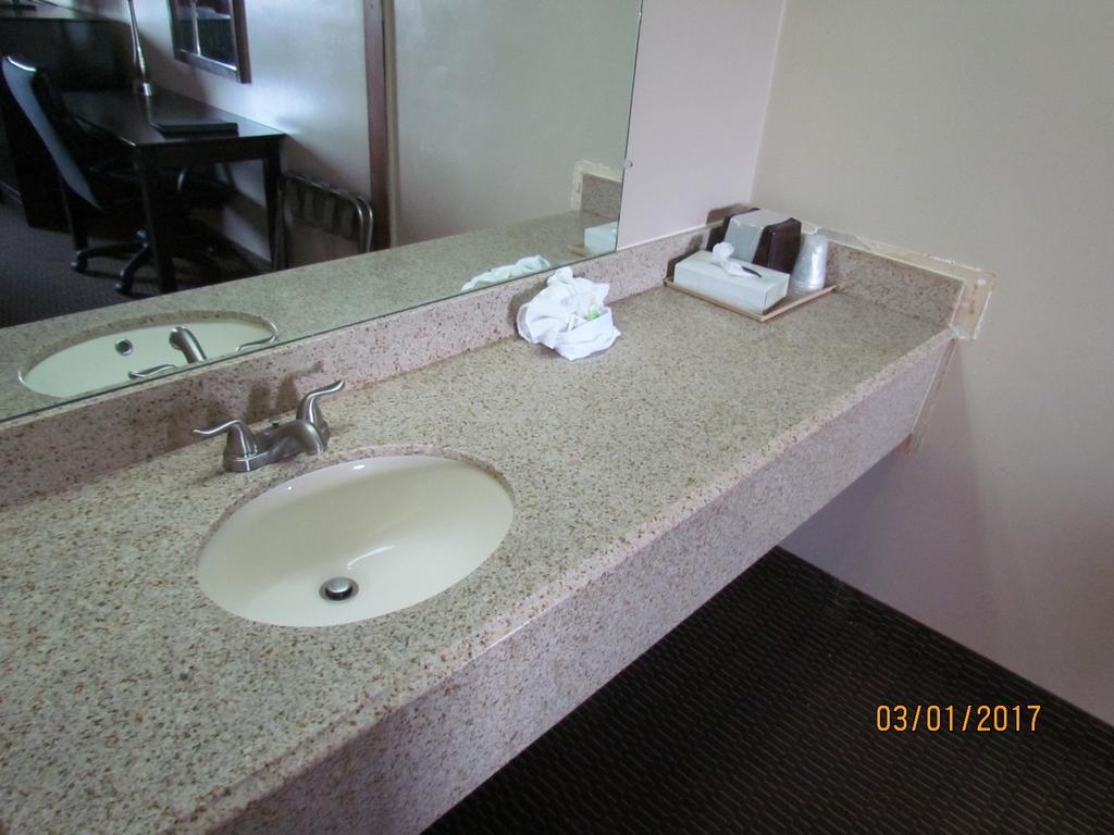 Travelers Lodge Beatrice מראה חיצוני תמונה