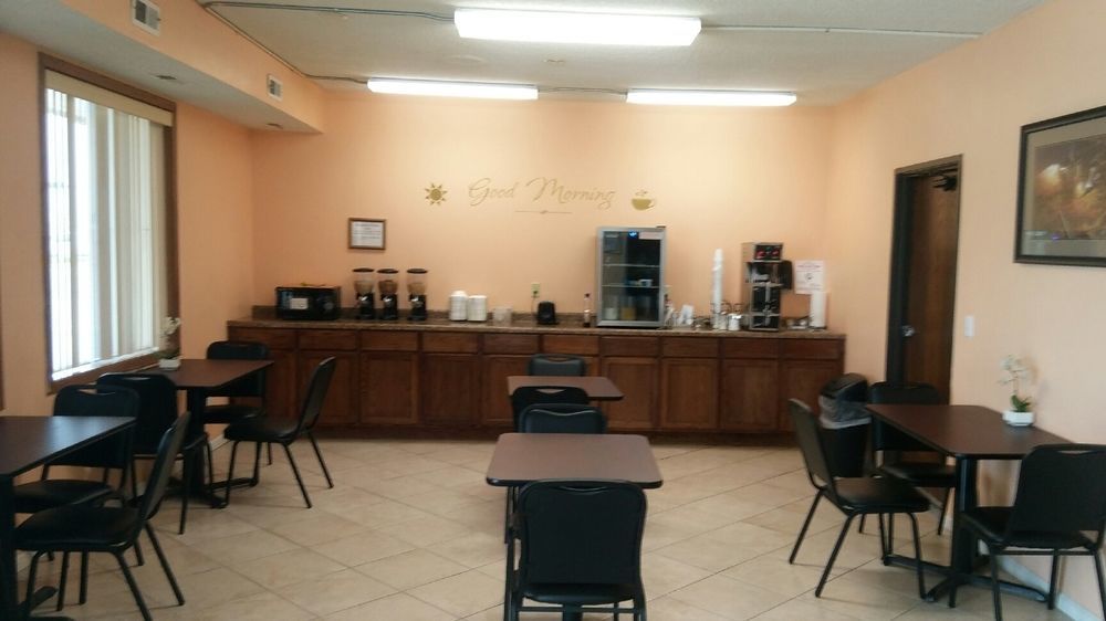 Travelers Lodge Beatrice מראה חיצוני תמונה
